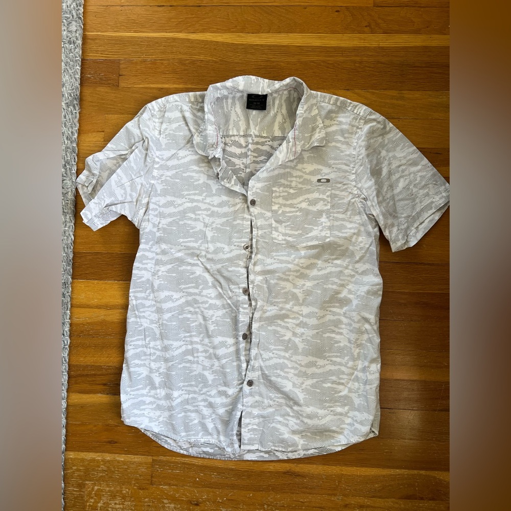 Men’s Oakley button up